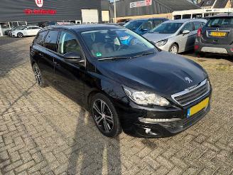 uszkodzony samochody osobowe Peugeot 308 1.6 HDI Executive Pack Pano 2015/12