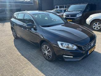 damaged passenger cars Volvo V-60 1.6 D2 Momentum automaat 2015/1