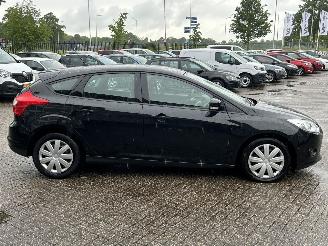 Ford Focus 1.0 EcoBoost Trend 5drs picture 6