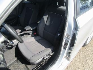BMW 1-serie 120I High Executive (MOTORSCHADE) picture 9
