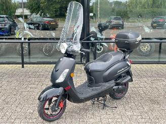 skadebil bromfiets Sym  Fiddle 2 2018/7