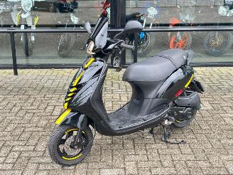 skadebil bromfiets Piaggio  Zip 2018/6