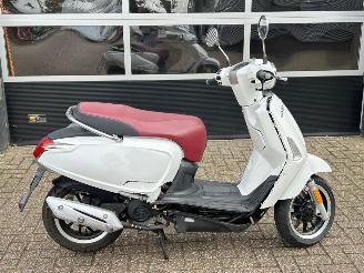 krockskadad bil bromfiets Kymco  New Like 2018/5