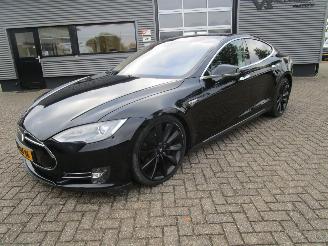 Unfallwagen Tesla Model S 85 Base 2014/11