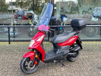 krockskadad bil bromfiets Sym  Orbit 2 2015/1