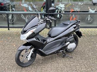 uszkodzony motocykle Honda PCX 125  2011/3