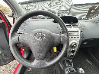 Toyota Yaris 1.0 VVTi + picture 12