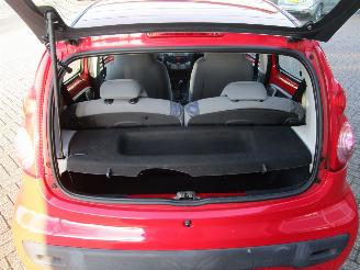 Peugeot 107 1.0-12V XS 5drs picture 16