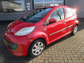 Peugeot 107 1.0-12V XS 5drs picture 1