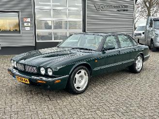 krockskadad bil auto Jaguar XJR 4.0 V8 Automaat 1998/7