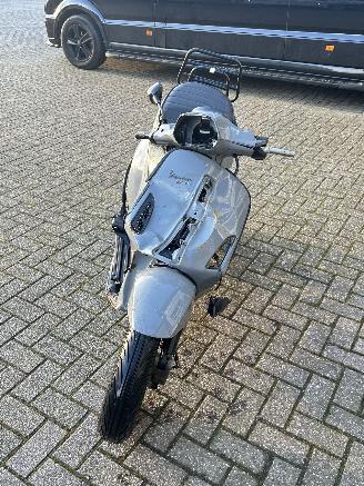 Vespa  Primavera  Sprint picture 7
