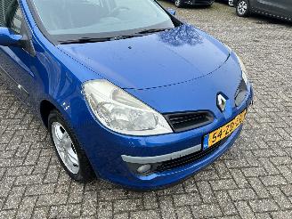 Renault Clio 1.6-16V Dynamique S Automaat picture 25