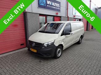skadebil bedrijf Mercedes Vito 111 CDI 118239 km !!!!!!!!! rijdbare schade 2017/8