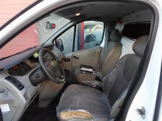 Renault Trafic 2.0 dCi T29 L2H1 airco 3 e versnelling stuk !!! picture 19