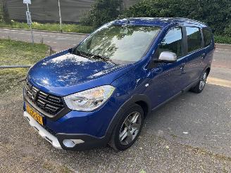 krockskadad bil auto Dacia Lodgy  2021/4