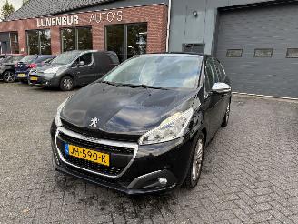 uszkodzony samochody osobowe Peugeot 208 1.2 PureTech Allure (Hatchback 5-dr.) 2016/3