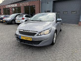 damaged passenger cars Peugeot 308 1.2 PureTech Active  Hatchback 5-dr. 2015/8
