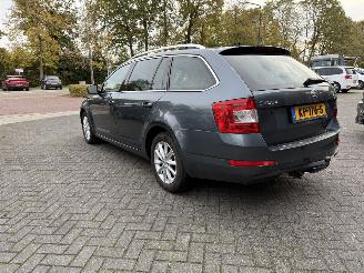 krockskadad bil auto Skoda Octavia 1.6 TDI Greentech PANORAMADAK  Ambition Business 2016/11