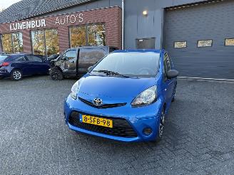 uszkodzony samochody osobowe Toyota Aygo 1.0 VVT-i Now  AIRCO  Hatchback 5-dr. 2013/9