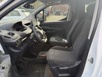 Peugeot Partner 1.2  BENZINE  PureTech Premium picture 21