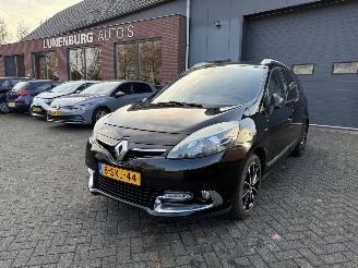 Coche accidentado Renault Scenic 1.2 TCe Bose (MPV 5-dr.) 2013/11