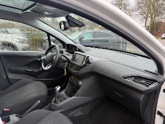 Peugeot 208 1.2 PureTech Active PANORAMADAK  (Hatchback 5-dr.) picture 15