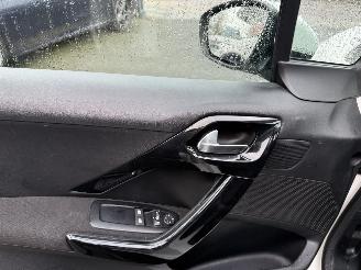 Peugeot 208 1.2 PureTech Active PANORAMADAK  (Hatchback 5-dr.) picture 19