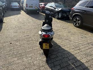 skadebil bromfiets Peugeot  KISBEE 2017/12