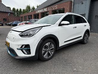 krockskadad bil auto Kia e-Niro ExecutiveLine 64 kWh (SUV 5-dr.) 2019/10