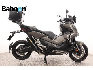 krockskadad bil motor Honda  X-ADV 2021/8