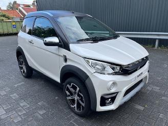 krockskadad bil brommobiel Aixam  e-Crossover Premium 100% elektrisch 2023/1