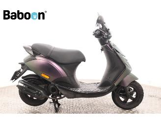 skadebil bromfiets Piaggio  Zip 45KM 2018/5