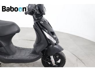 Piaggio  Zip 45KM picture 11
