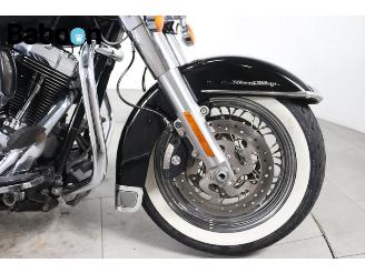 Harley-Davidson  FLHRC Road King Classic ABS picture 11