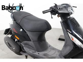 Piaggio  Zip 25KM picture 9