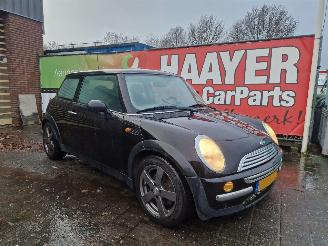 krockskadad bil auto Mini One AUTOMAAT 2003/9
