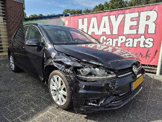 Voiture accidenté Volkswagen Golf 1.0 tsi comfortline business 2019/1