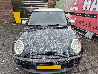 Mini Cooper 1.6 chilli special paint picture 7