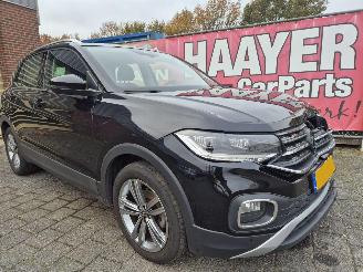 Vaurioauto  passenger cars Volkswagen T-Cross 1.0 tsi style AUTOMAAT 2022/5