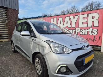 uszkodzony samochody osobowe Hyundai I-10 1.0i i-Motion Comfort Plus 2015/4