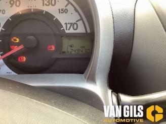 Peugeot 107 107, Hatchback, 2005 / 2014 1.0 12V picture 11