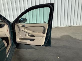 Jaguar X-type 2.5 V6 picture 13