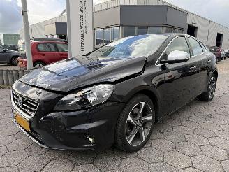 krockskadad bil auto Volvo V-40 1.6 T3 R-Design 2014/5