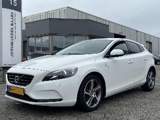 Damaged car Volvo V-40 2.0 D4 Kinetic 2015/1