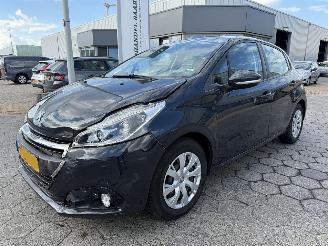 skadebil auto Peugeot 208 1.2 PureTech Blue Lion 2018/8