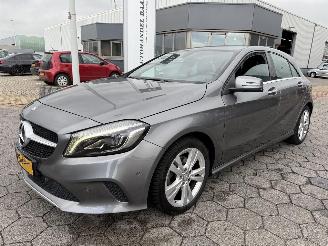 uszkodzony samochody osobowe Mercedes A-klasse 180 Prestige 2016/4