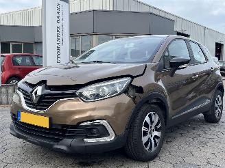 krockskadad bil auto Renault Captur 0.9 TCe Zen 2018/4