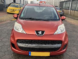 Peugeot 107 1.0-12V Urban Move picture 2