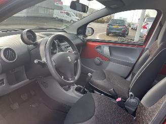 Peugeot 107 1.0-12V Urban Move picture 13