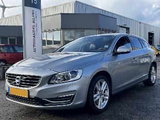 Unfallwagen Volvo V-60 2.4 D6 AWD Plug-In Hybrid Summum 2013/1
